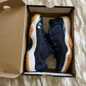 Air Jordan 11 Retro Low 72-10 2022